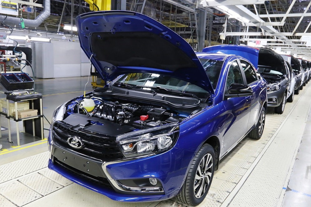 С конвейера сошла 400-тысячная LADA Vesta